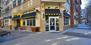 GREAT LOCATION!! Stunning 3BD/3.5BA luxury 4-level townhouse! Gallery 77