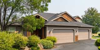 Beautiful Eagle Crest Home with Stunning Views and High-End Features! Gallery 1