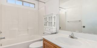 Charming 3 bed, 2.5 bath in El Mirage! W/POOL!! Gallery 26