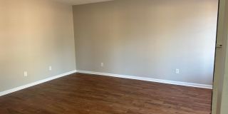 MOVE IN SPECIAL: $500 OFF 1ST MONTH'S RENT!** Gallery 6