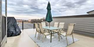 Luxury 3BR/2.5BA Condo w/ Balcony and Rooftop Terrace & Garage – Walk to One Loudoun Luxury 3BR/2.5BA Condo w/ Balcony and Rooftop Terrace & Garage – Walk to One Loudoun Gallery 6