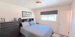 Charming 3 Bedroom, 2 Bathroom NE ABQ Home. Refrigerated Air! Spacious backyard. Near Uptown Gallery 18