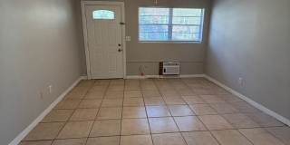 Quiet duplex biking distance from UF! Gallery 3