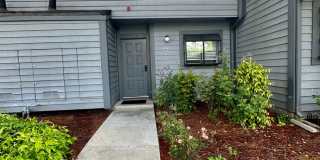 Spacious 3 Bed 2.5 Bath in Newark! Gallery 1