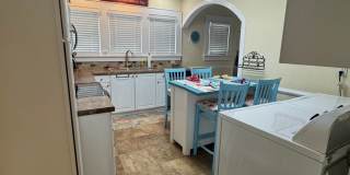 Knoxville 37917 - Available Now! 2 bedroom, 1 bath home - Contact Lisa Vineyard 865-216-9334 Gallery 22