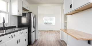 Newly Renovated 2 bed 1 bath unit. Gallery 1