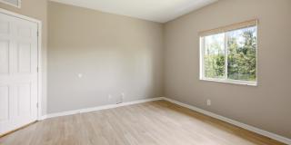 1169 Golden Lakes Boulevard Gallery 21