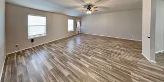 Beautiful 3 Bedroom 2 Bath Home With Storm Shelter in Mustang Schools Gallery 6