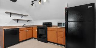 Charming 1-Bedroom Attic Apartment in the Heart of City Park West Gallery 4