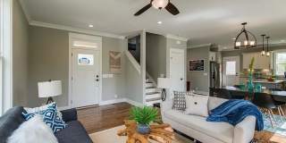 3 Bed/2.5 Bath-Modern Home-Minutes from Downtown Gallery 8