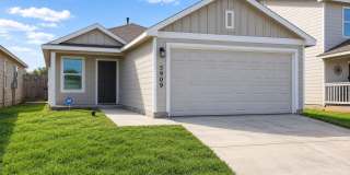 Beautiful Home in Navarro Ranch (Navarro ISD) with Resort-Style Amenities Gallery 1