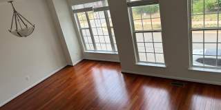 44221 SUSCON Square Gallery 12