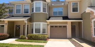 2/2 Oakleaf Townhome! Amenities! Garage Parking! Gallery 1