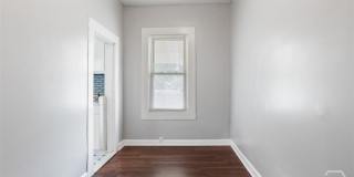 1023 W 37th Street Gallery 25