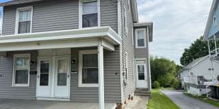 Modern 2 bedroom End-of-Row Townhome in Rothsville - w/ Garage & In Unit Laundry! Gallery 1