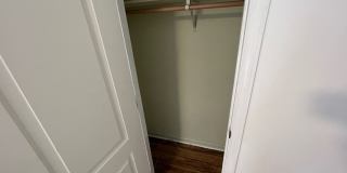 Room in 6 Bedroom Home at Oak Park Rd Gallery 53