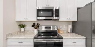 Like New in Heart of Crestview - AVAILABLE IN MAY! Gallery 15