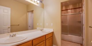 Beautiful 5 bedroom 4.5 bath home with large basement in gated community! Gallery 39