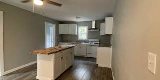 Beautiful 3 bedroom home available Early August! Gallery 6