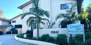 Spacious 2+1 1/2 E. End Townhouse! Gallery 1