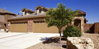 BEAUTIFUL 3 BEDROOM TOWNHOUSE LOCATED IN BASTROP, TEXAS! Gallery 1