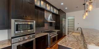 Gorgeous 4 bedroom, 5 bathroom House in Bouldin Creek! Gallery 17