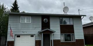 3 bedroom home /  Fenced in yard / 1 Car Garage Gallery 1