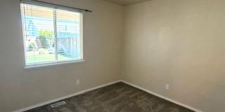 Beautiful and spacious 3 bed 2 bath home in Meridian just off Ten Mile and W Pine Ave Gallery 15