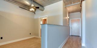 Excellent and newly refreshed Uptown 8th floor condo in the Courtside complex. Gallery 19