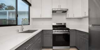 Live in one of the best locations in Los Angeles - Hollywood Hills Gallery 1