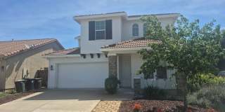 Beautiful 4 Bedroom 2.5 Bath with loft Gallery 1