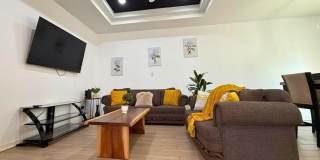 406 W 9TH ST. unit: Front Unit Gallery 1