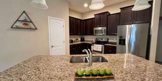 Beautiful 3 bedroom/ 2 bathroom home on the Northside- Pet Friendly!! Gallery 5