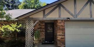 2-Bedroom, 1.5-Jack&Jill Bathroom. Left side of Duplex with Fenced-In Backyard, 1x Car Garage, and conditioned Sunroom! 2-Bedroom, 1.5-Jack&Jill Bathroom. Left side of Duplex with Fenced-In Backyard, 1x Car Garage, and conditioned Sunroom! Gallery 1