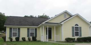 Available Now ! 3BR 2BA Home With Vaulted Ceilings Gallery 1