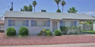 Check Out This Charming 3 bedroom 2 bathroom in South Scottsdale Neighborhood! Gallery 1