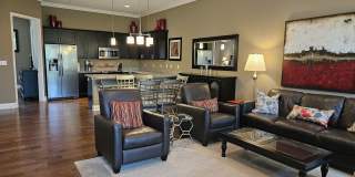 Seasonal Short-Term 2 Bedroom, 2.5 Bath Multi-Level Condo with Balcony and Patio located on Venice Island! Gallery 10