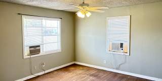 2bed/1 Bath - Available May Gallery 5