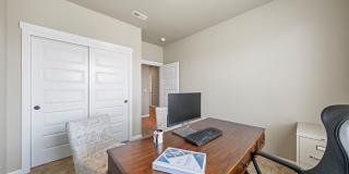 Move-In Ready West Richland Rental – 3-Car Garage, Fenced Yard, Hot Tub Included Gallery 15
