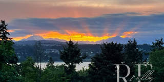 Charming Vintage Retreat with Stunning Views in Port Orchard Gallery 1