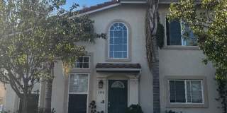 Large 4 Bedroom 3 Bath House w/ 2 car garage Gallery 1