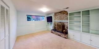 Beautiful Home with 4 Bedrooms and 2 Bathrooms Available in September! Gallery 22