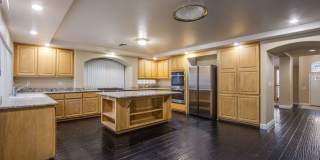 Beautiful 5 bedroom 4.5 bath home with large basement in gated community! Gallery 10