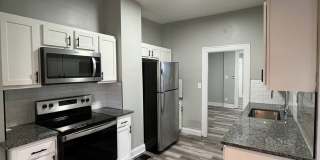 2 Bedroom Home with Fenced in Backyard! Gallery 4