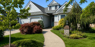 Beautiful 2 bedroom w/ den 2 bathroom home near Fairway Golf Course Gallery 1