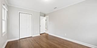 Renovated 2 bed/1 bath duplex minutes from downtown! Gallery 8