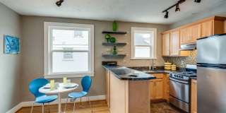 Adorable WE-HO Cottage Gallery 12