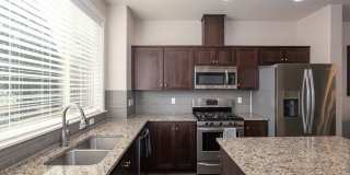 Spectacular 2 Bed | 2.5 Bath + Office/Den Townhome | Prime Hillsboro Location | Modern Living | Close to Everything Gallery 5