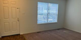 Spacious Townhome Close To EVERYTHING Gallery 4