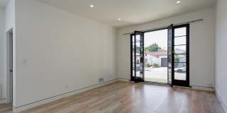 7223 Willoughby Ave Gallery 3